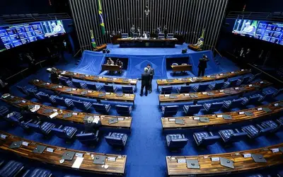 Senado aprova PEC que limita poderes do STF